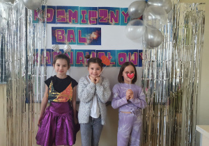 dziewczynki podczas balu